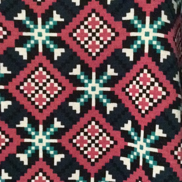 NWT LuLaRoe Classic Tee - Picture 2 of 3